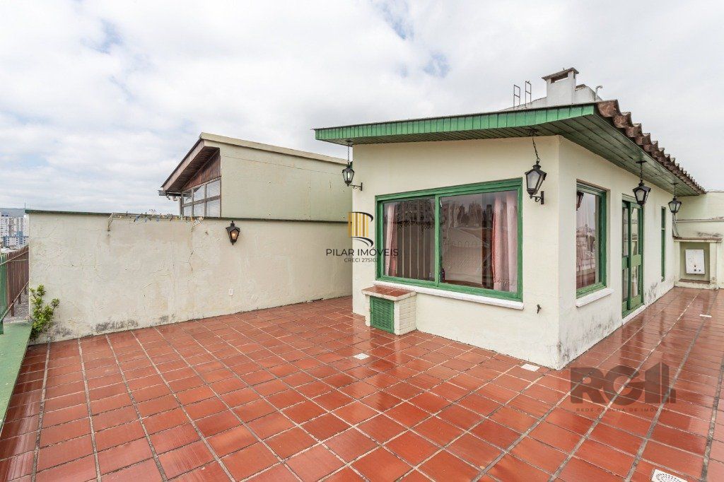 Cobertura 1 dormitório no bairro Santa Cecília