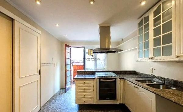 Casa sobrado no bairro Bela Vista de 3 dormitórios e 3 vagas DESOCUPADA