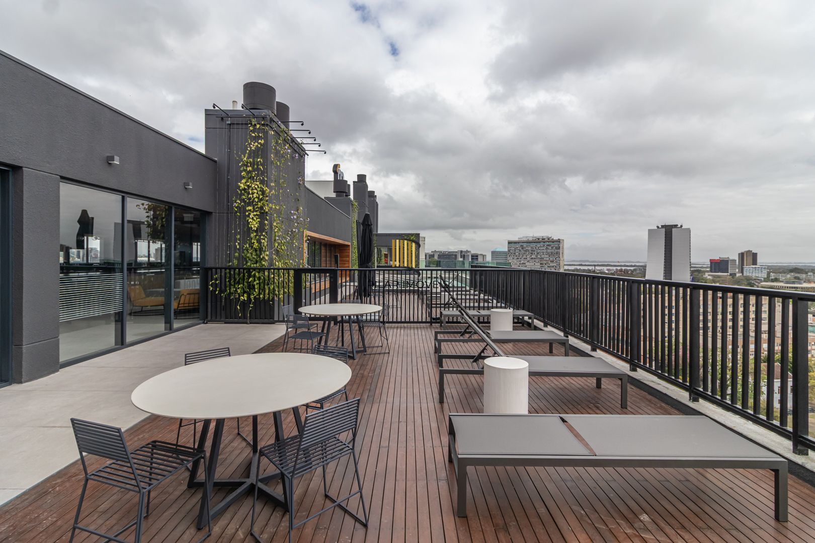 Apartamento NOVO no Go Cidade Baixa de 2 dormitórios vaga e infra