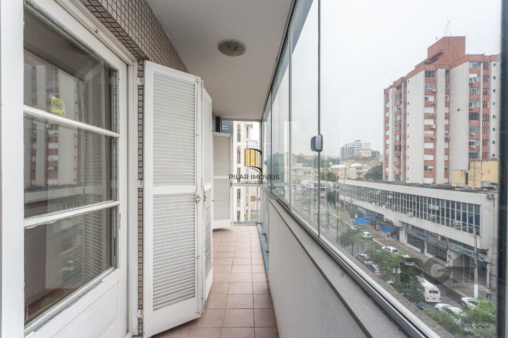 Apartamento no bairro Floresta de 3 dormitórios e vaga DESOCUPADO