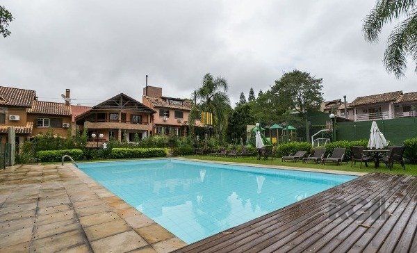 Casa sobrado na Lomba do Pinheiro com 4 dormitórios e 2 vagas