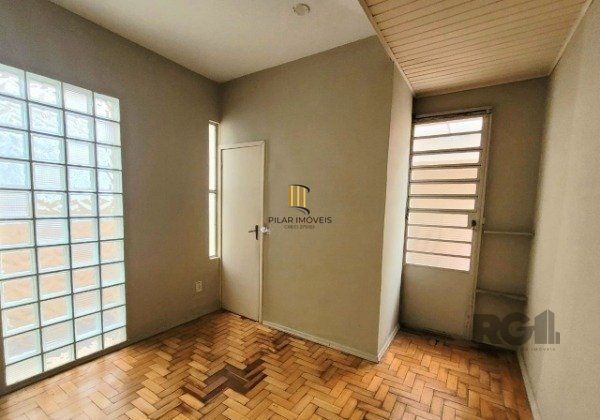 Casa 4 Dormitório(s) Bairro Petrópolis