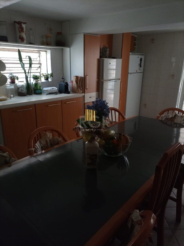 Casa para Venda - 200m², 4 dormitórios, 2 vagas - Vila Ipiranga