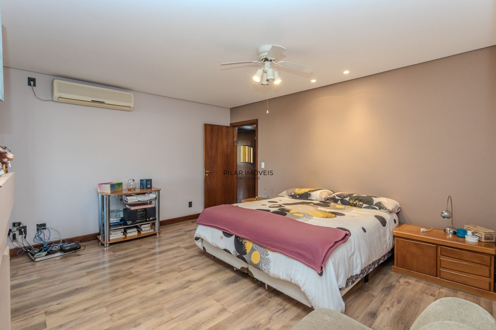 Casa de Condomínio 5 dormitórios no bairro Três Figueiras