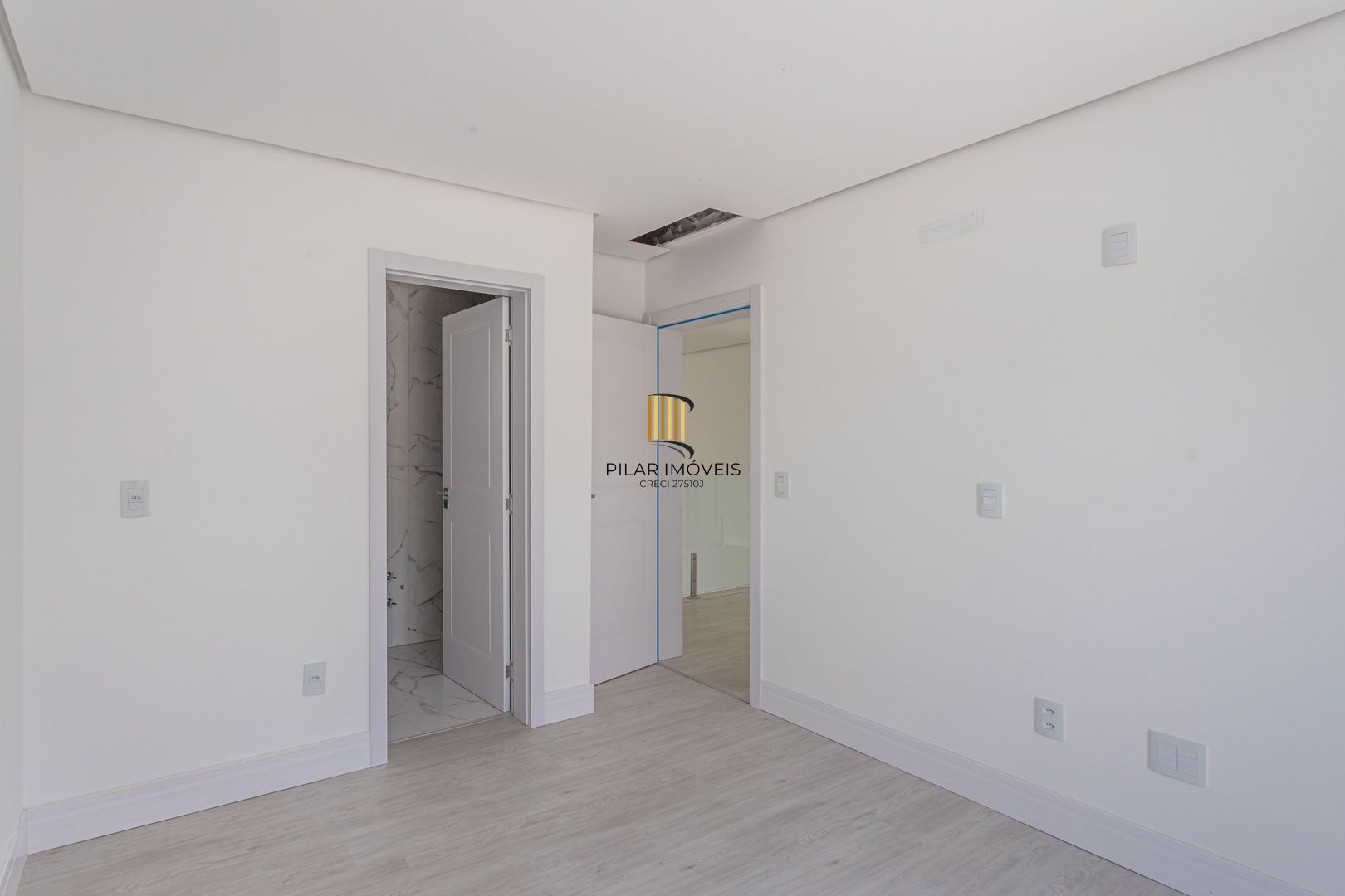 Casa de Condomínio 4 dormitórios no bairro Vila Nova