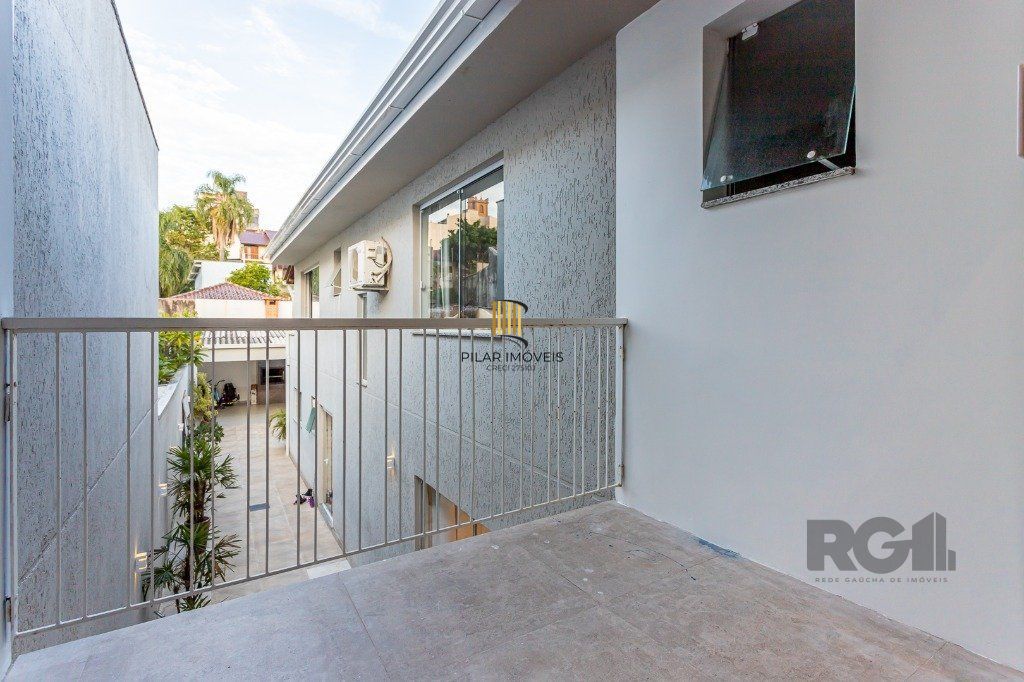 Casa sobrado no bairro Santo Antônio de 4 dormitórios e 3 vagas