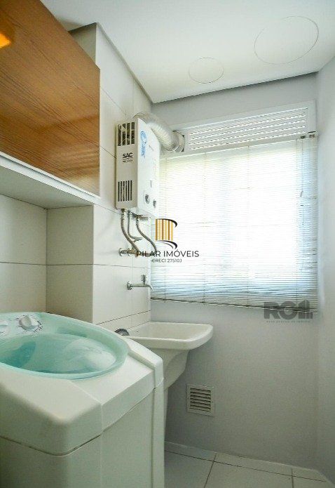 Apartamento no Urbano Menino Deus de 1 dormitório vaga e pátio