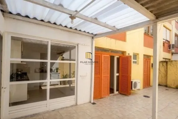 Apartamento Térreo com pátio no Menino Deus de 1 dormitório DESOCUPADO