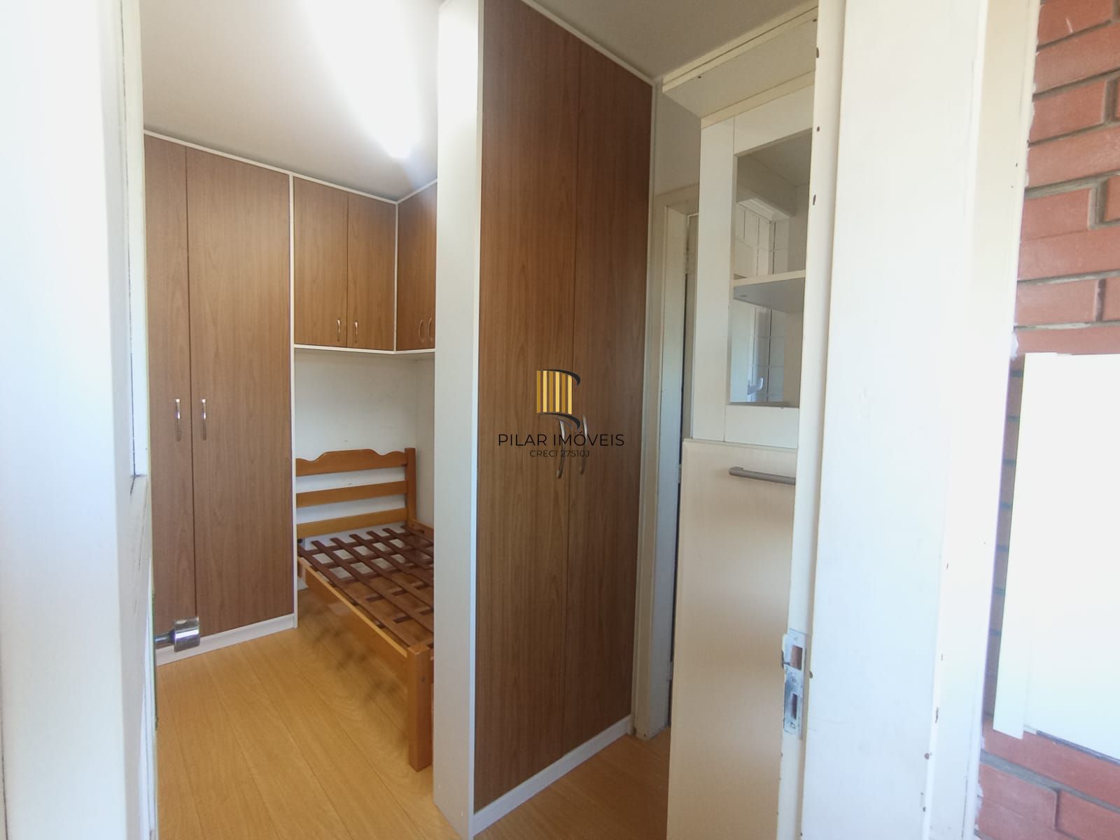 Apartamento no bairro Teresópolis de 2 dormitórios e vaga DESOCUPADO