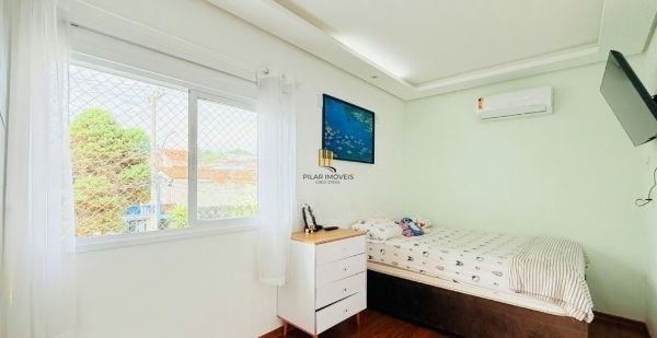 Sobrado no bairro Vila Ipiranga de 4 dormitórios e 4 vagas