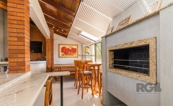 Casa sobrado no Cristal de 3 dormitórios e 3 vagas