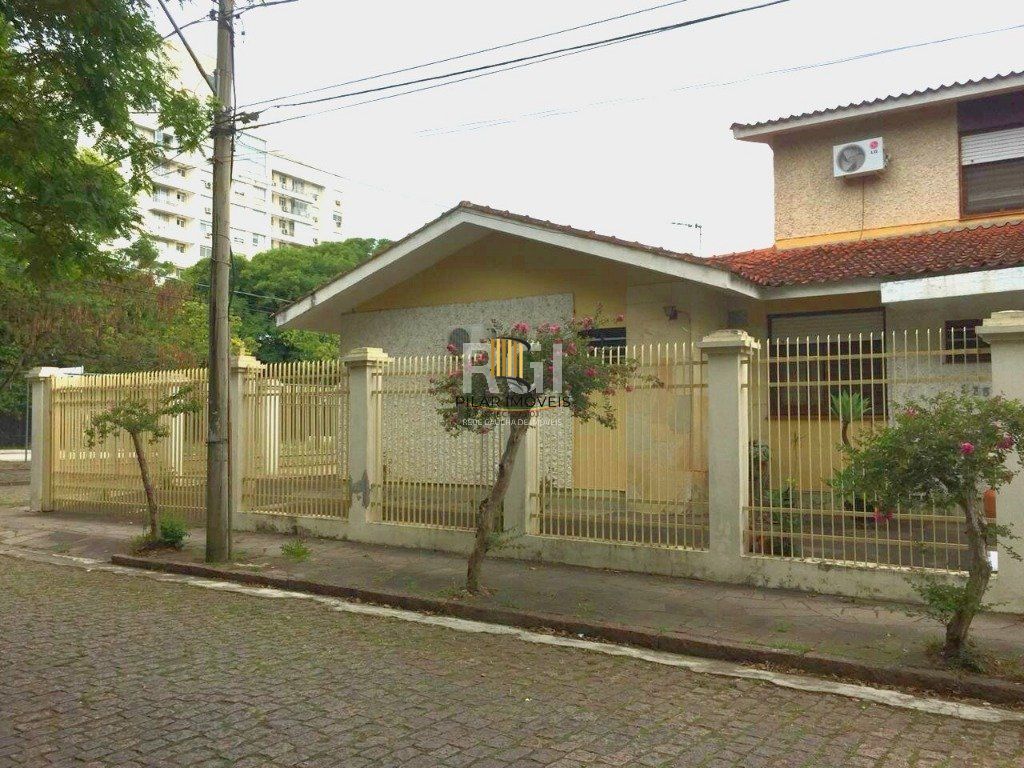 Casa para Venda - 340m², 4 dormitórios, sendo 2 suites, 3 vagas - Jardim Lindóia