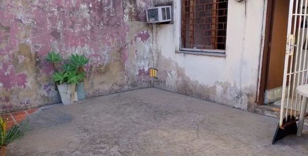 Apartamento térreo no bairro Petrópolis de 1 dormitório e pátio