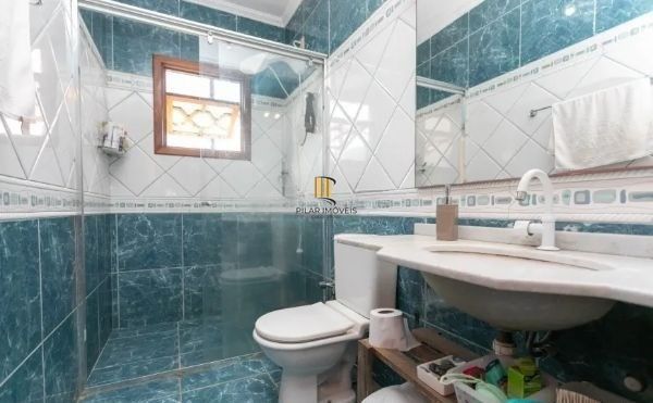 Casa sobrado no bairro Ecoville de 3 dormitórios e 4 vagas