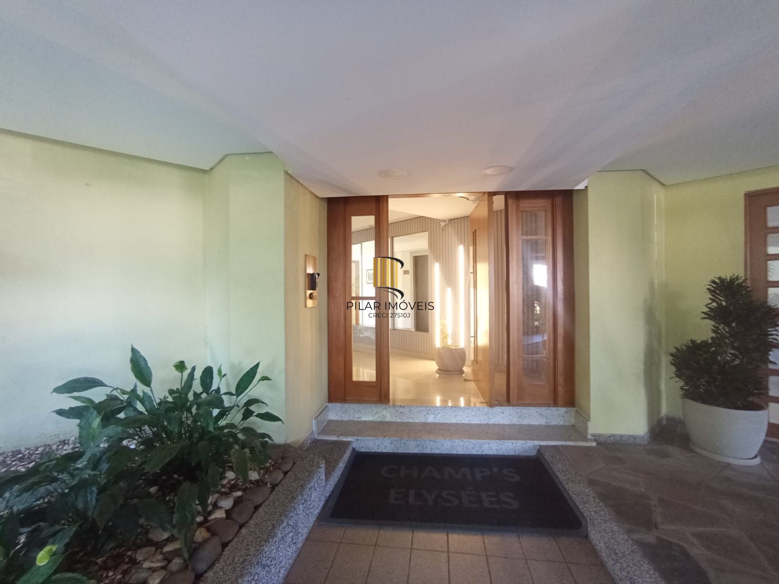 Apartamento no bairro Teresópolis de 2 dormitórios e vaga DESOCUPADO