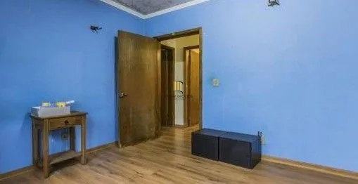 Casa sobrado no bairro Auxiliadora de 5 dormitórios e 4 vagas