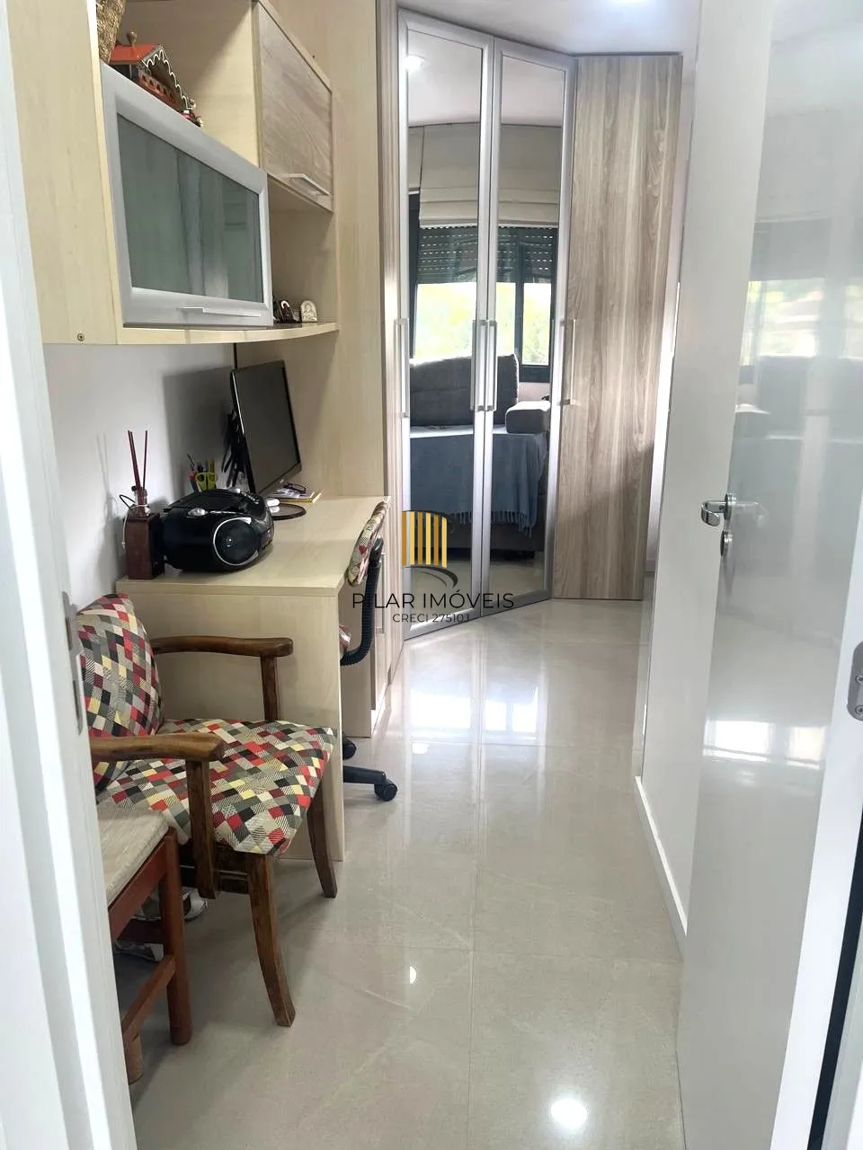 Apartamento no bairro Cristal de 2 dormitórios e vaga MOBILIADO