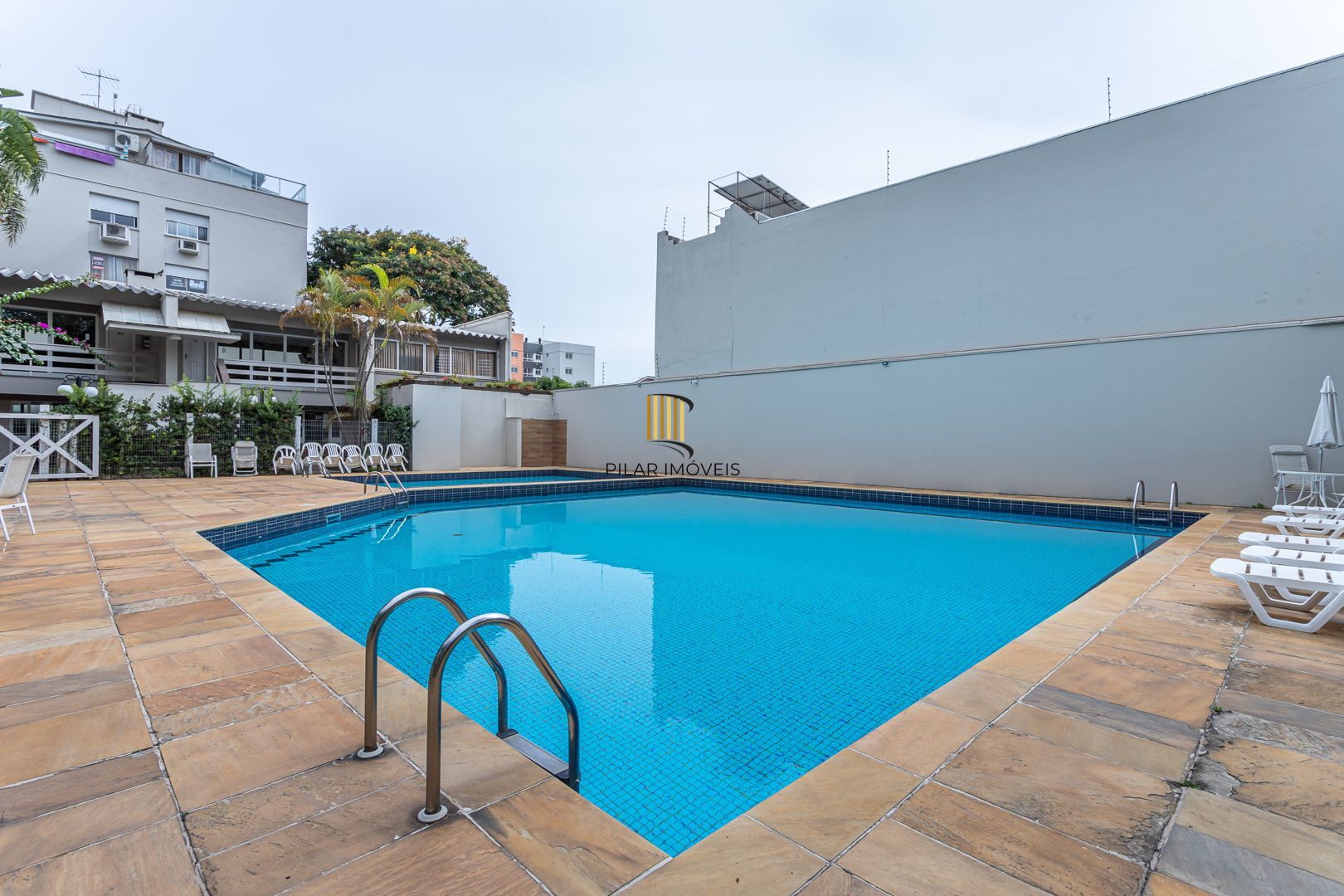 Apartamento no Passo D'areia de 3 dormitórios vaga e infra