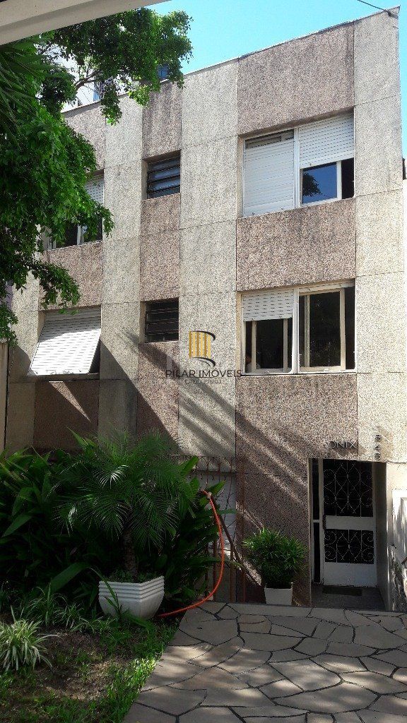 Apartamento no Petrópolis de 2 dormitórios