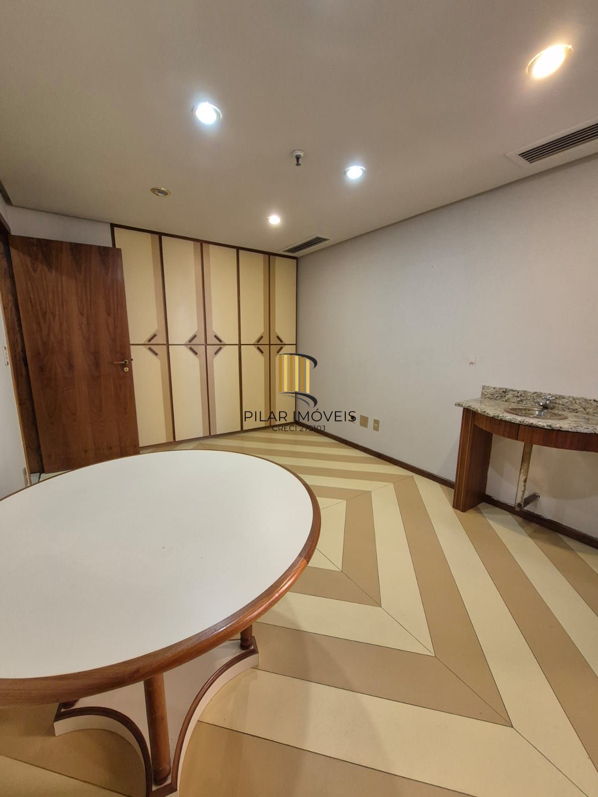 Sala comercial com vaga de garagem