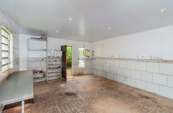 Casa / Terreno com 3 casas de alvenaria no bairro Morro Santana