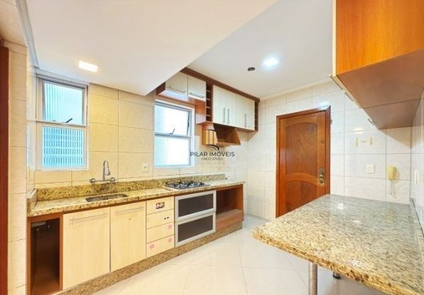 Apartamento no bairro Santana de 3 dormitórios e vaga DESOCUPADO