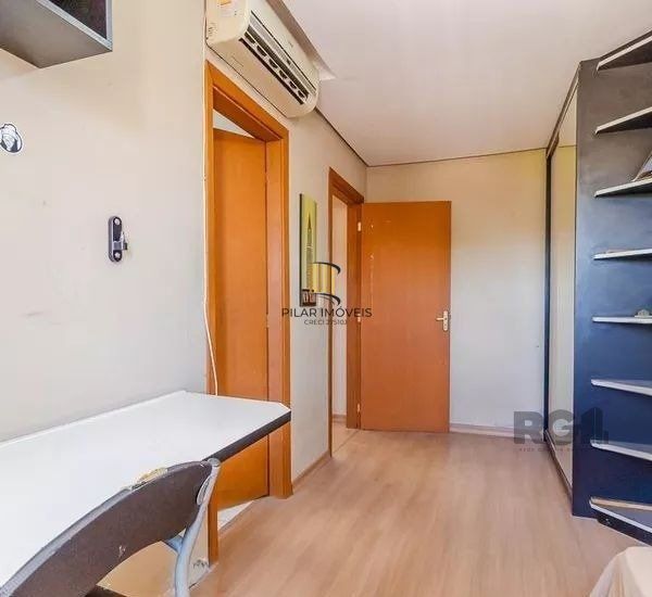 Casa sobrado no Partenon de 4 dormitórios e 2 vagas