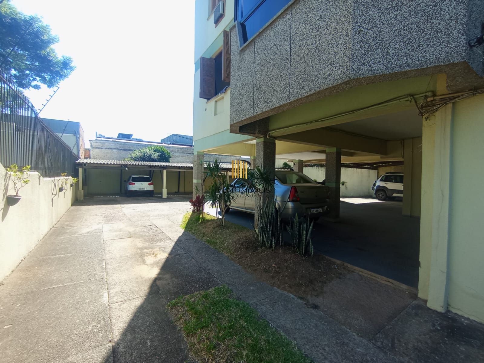 Apartamento no bairro Teresópolis de 2 dormitórios e vaga DESOCUPADO