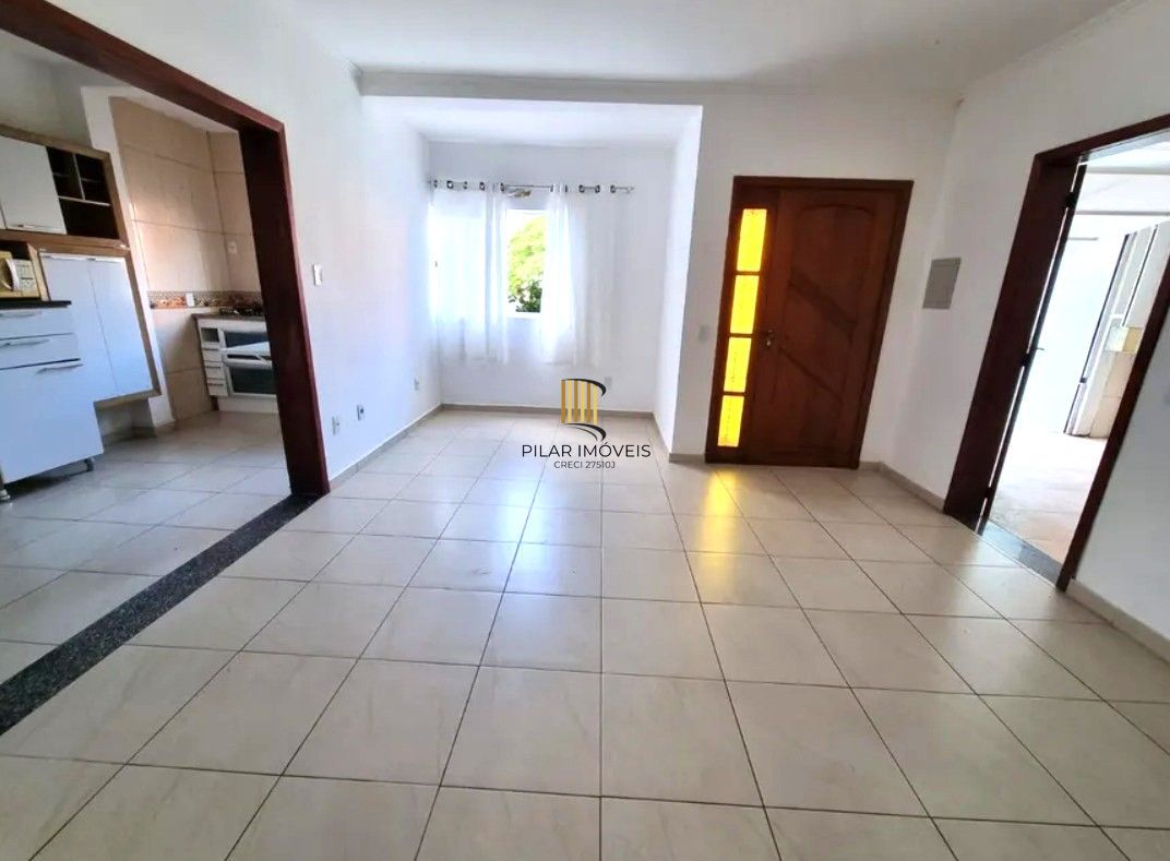 Casa sobrado no bairro Cristal de 3 domitórios e 3 vagas