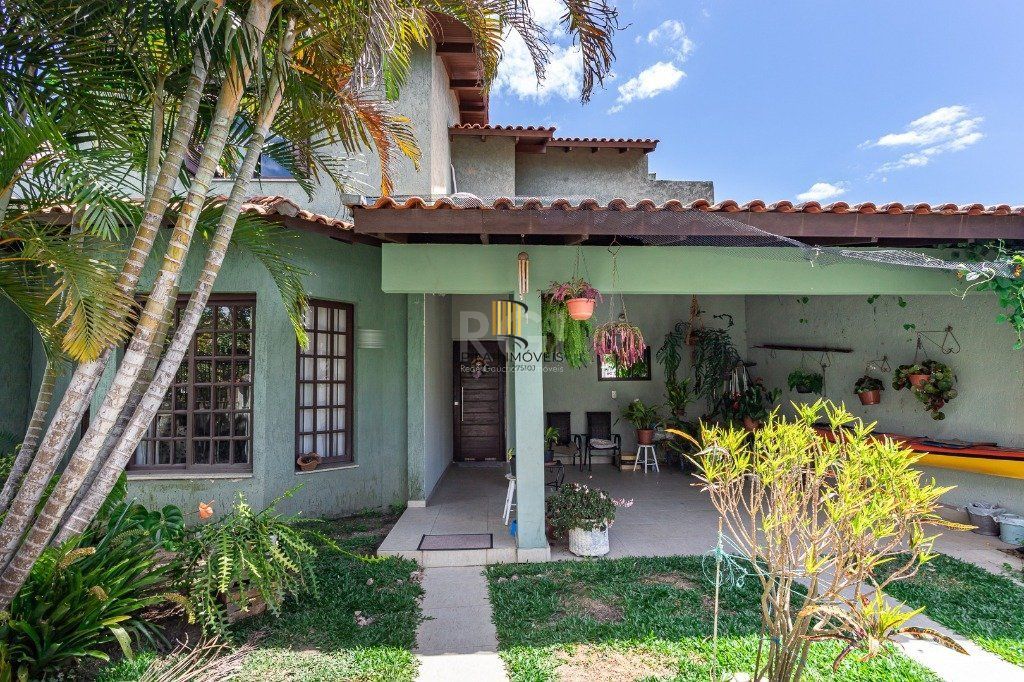 Casa na zona sul de 4 dormitórios 2 vagas - Espirito Santo