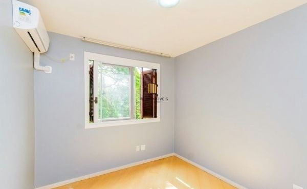 Apartamento no Passo D'areia de 2 dormitórios e 2 vagas DESOCUPADO