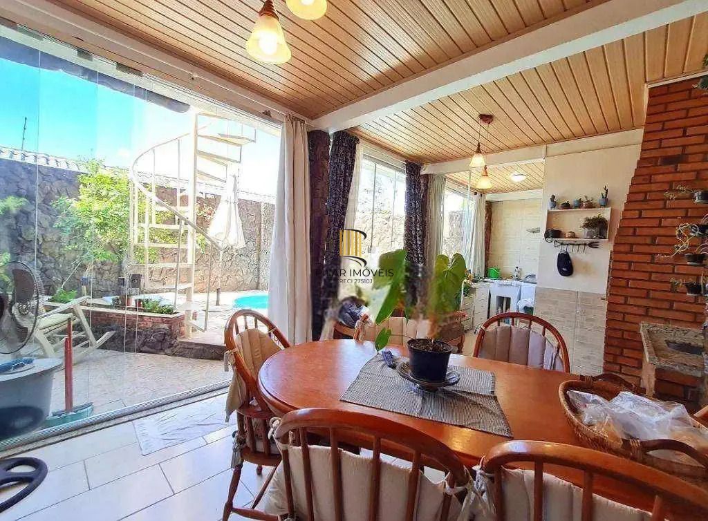 Sobrado 3 dormitórios no bairro Jardim Algarve