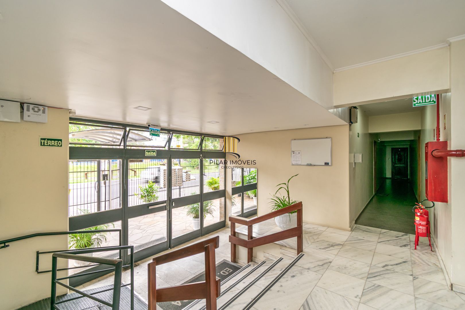 Apartamento 2 dormitorios, no Menino Deus reformado