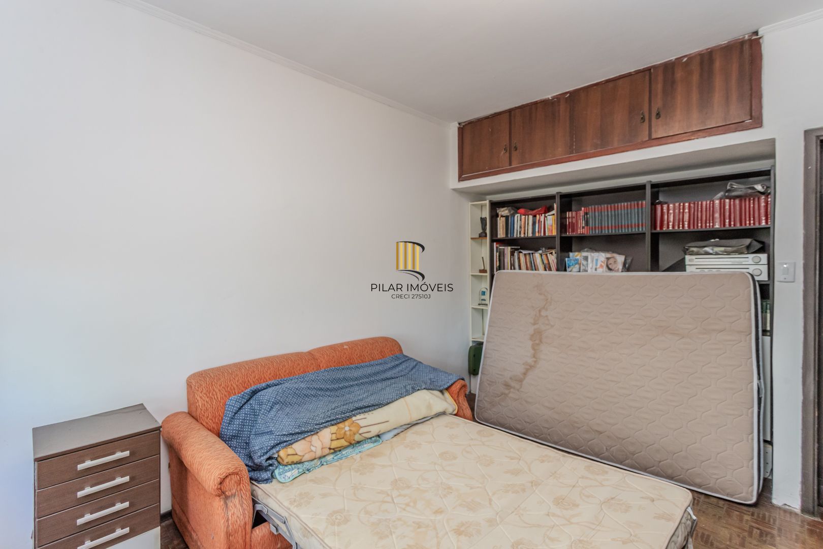 Prédio Residencial no Passo D'areia com 8 dormitórios e 8 vagas