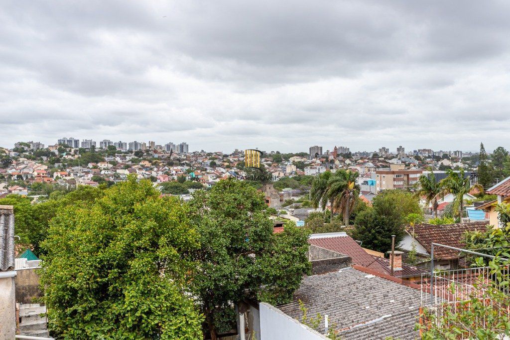 casa de 03 dorm, 02 banheiros , 03 vagas