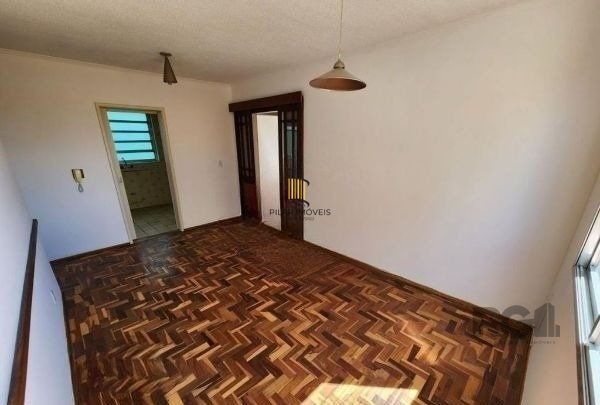 Apartamento no Passo D'areia de 2 dormitórios e vaga desocupado