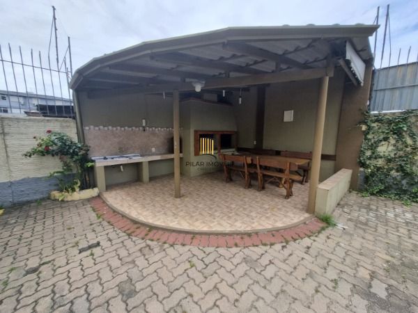 Apartamento no Cristal de 2 dormitórios, dependência e vaga