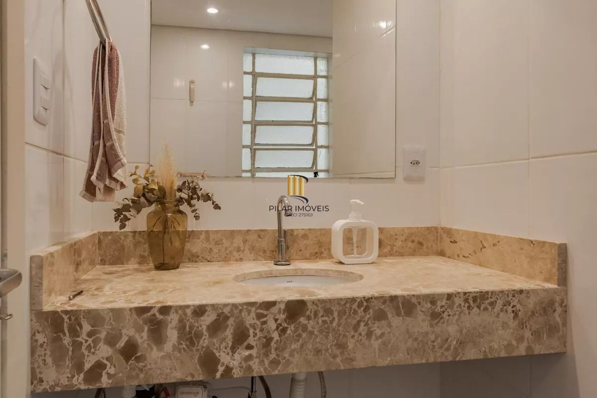 Apartamento no bairro Independência de 3 dormitórios