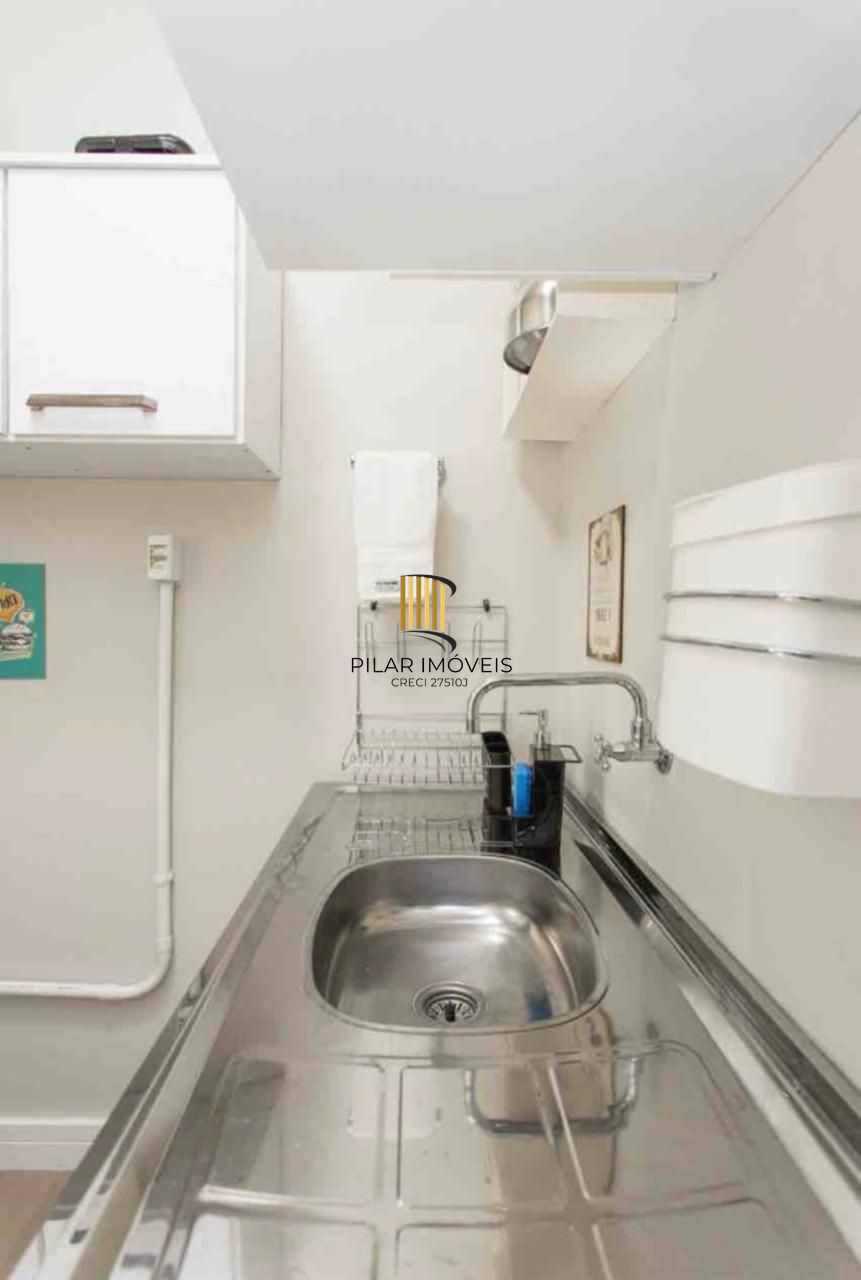 Apartamento Térreo com pátio na Cidade Baixa de 1 dormitório MOBILIADO