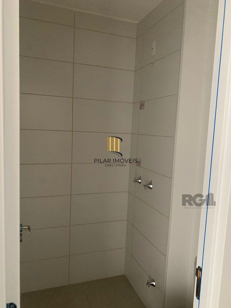 Sobrado novo com aproximadamente 88m² no bairro Vila Nova.