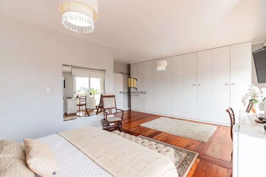 Casa 4 dormitórios no bairro Chácara das Pedras