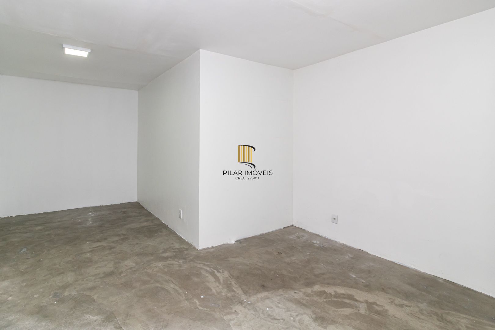 Casa no bairro Sarandi com 4 dormitórios e 4 vagas