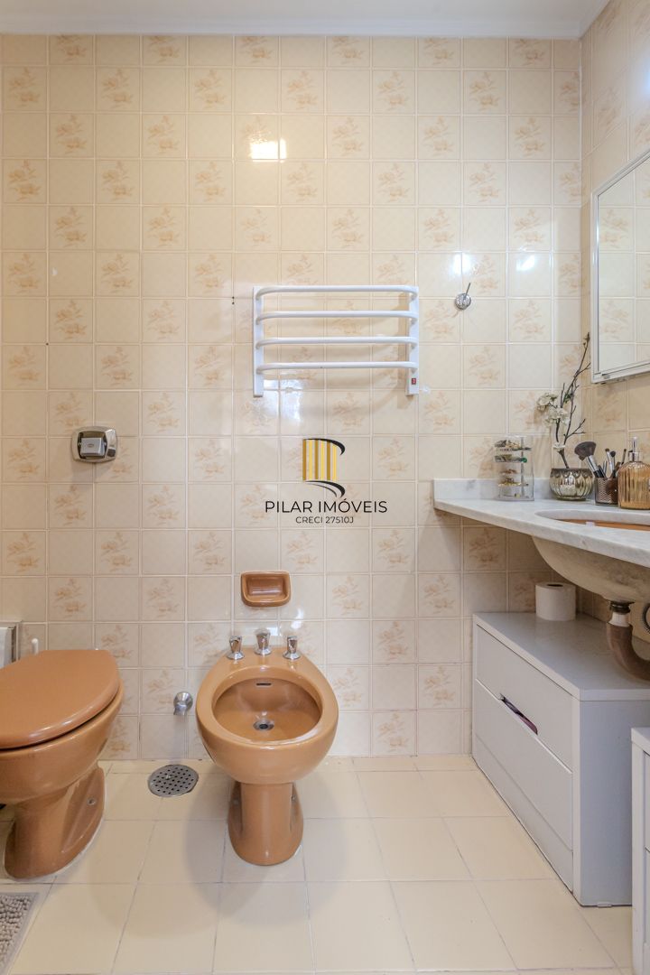 Apartamento de 3 dormitórios e vaga no bairro Petrópolis