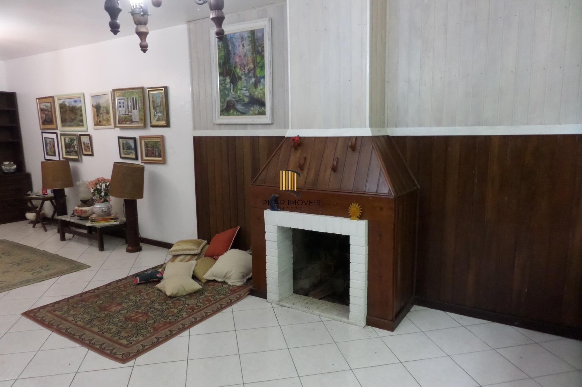 Casa no bairro Ipanema de 3 dormitórios e 2 vagas