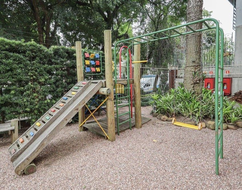 Apartamento no bairro Higienópolis de 2 dormitórios e 2 vagas