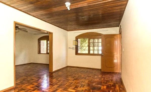 Casa no Sarandi de 4 dormitórios e 4 vagas