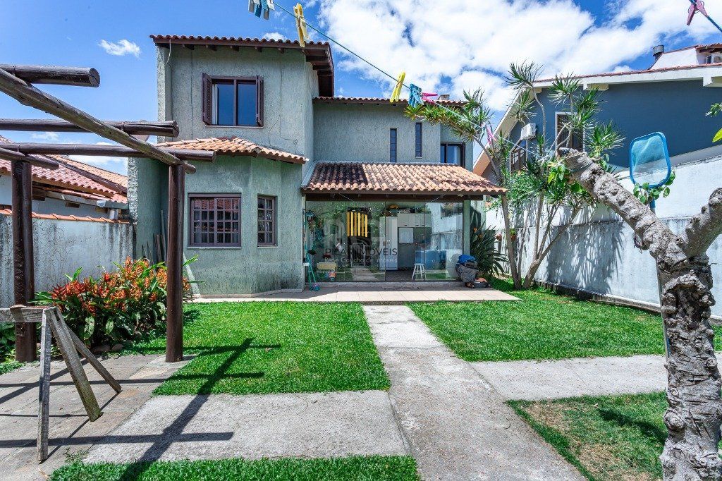 Casa na zona sul de 4 dormitórios 2 vagas - Espirito Santo