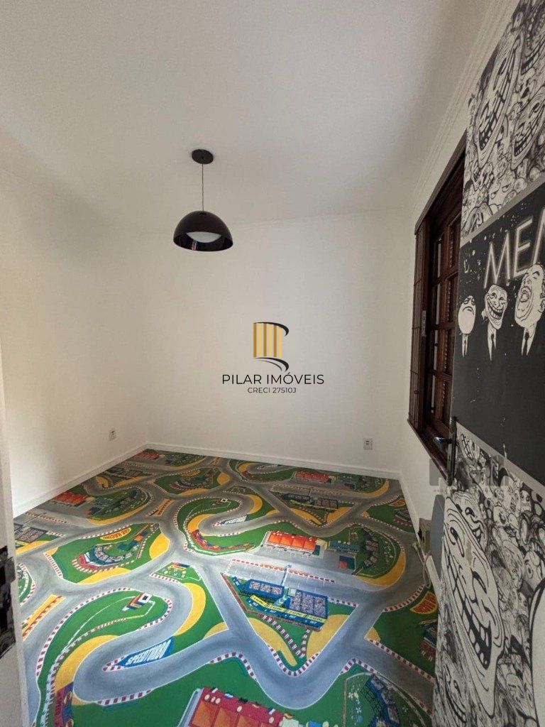 Casa de 3 dormitórios e 2 vagas - Medianeira