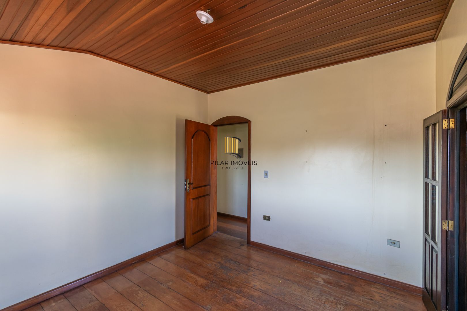 Casa 5 dormitórios no bairro Jardim Sabará