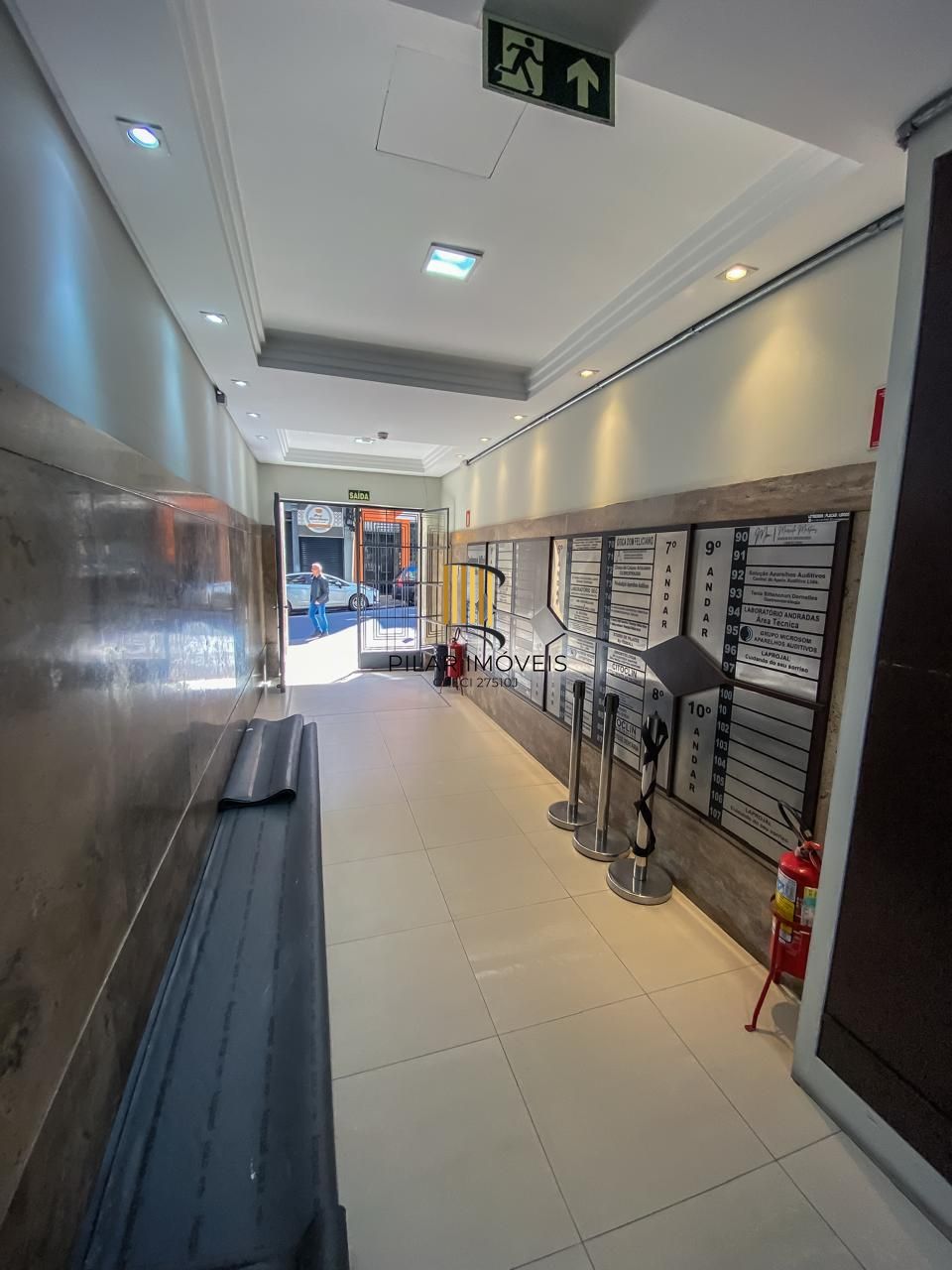 Sala comercial Andradas com terraço nos fundos